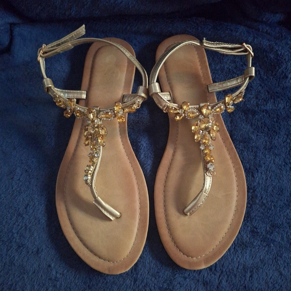 Women's Tan T-Strap Sandals Size 10 - Picture 3 of 11